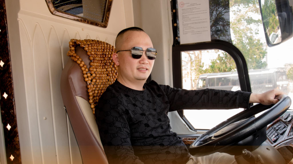 Bang Phan Bus