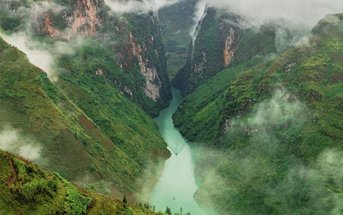 Du lịch Hà Giang ngắm cảnh sắc thiên nhiên hùng vĩ.