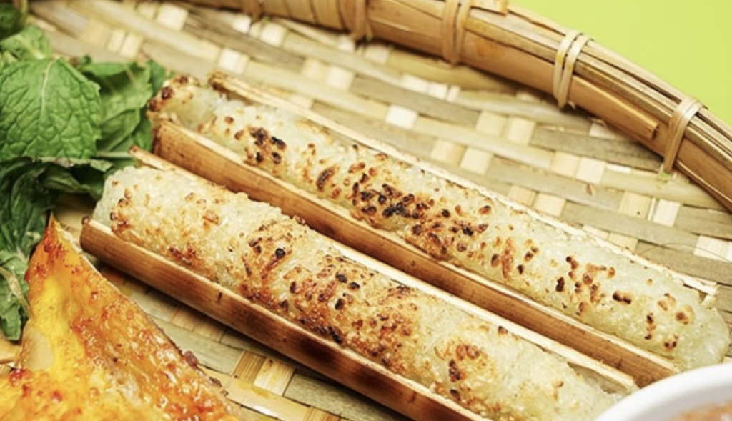 Gạo nếp dẻo là nguyên liệu chính